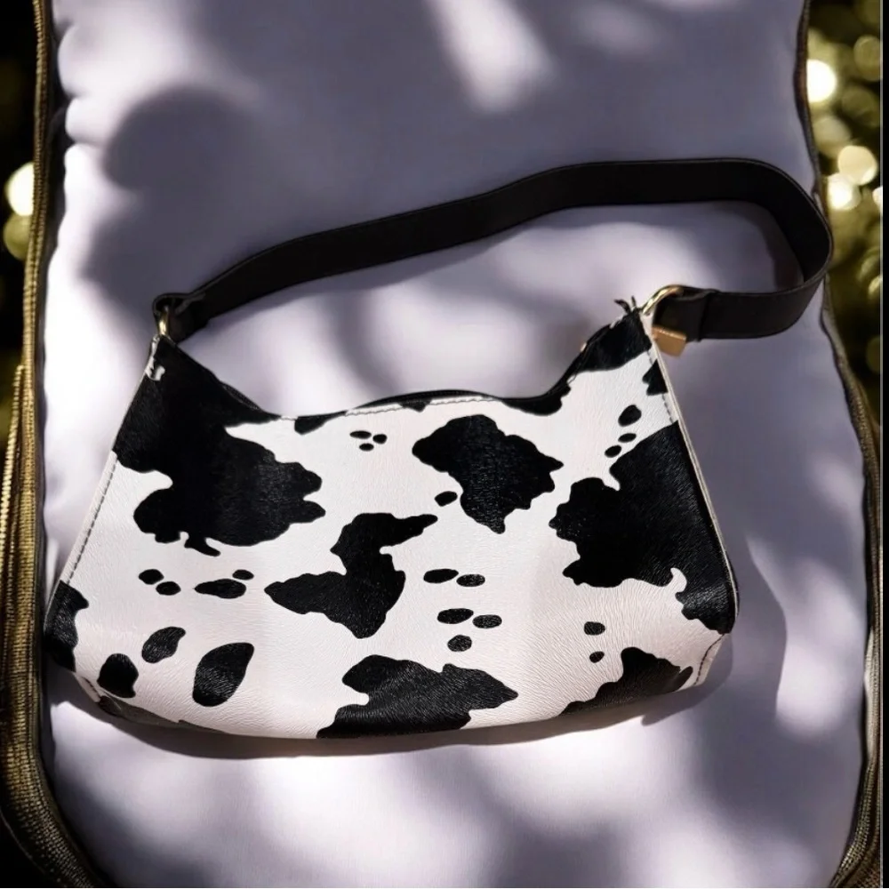 Stylish Black and White Women's Bag faux leather 9x6in